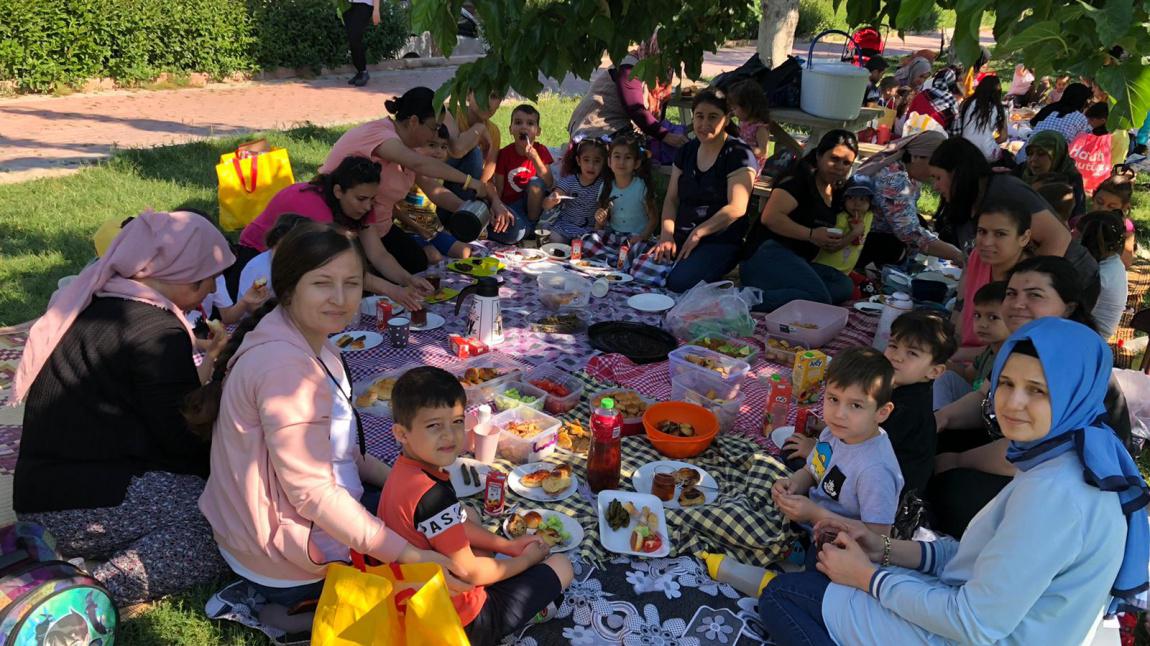 18.05.2022 tarihinde okulumuz öğrencileri için aileleri ile birlikte piknik düzenlendi.